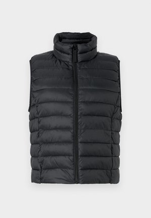 Chaleco acolchado negro con un alto cuello, con secciones acolchadas horizontales y un cierre frontal, hecho de un tejido ligero y suave.