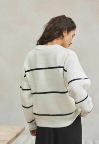 Next Pullover - monochrome stripe