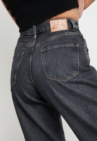 Pepe Jeans Jeansy Relaxed Fit