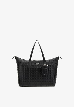 Sac tote noir en matériau matelassé avec deux poignées, fermeture éclair et un petit porte-clés détachable avec le logo de la marque.