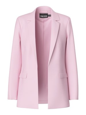 Lichtroze blazer gemaakt van gladde stof, met een enkele knoopsluiting, revers met inkeping en twee voorzakken. Gestructureerd met een getailleerde pasvorm.