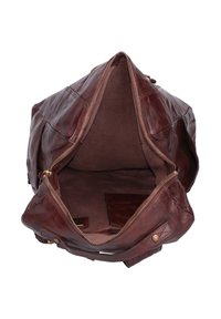 Borsa in pelle marrone con apertura con zip, che mostra un interno in tessuto morbido. Presenta dettagli cuciti e una piccola tasca interna.