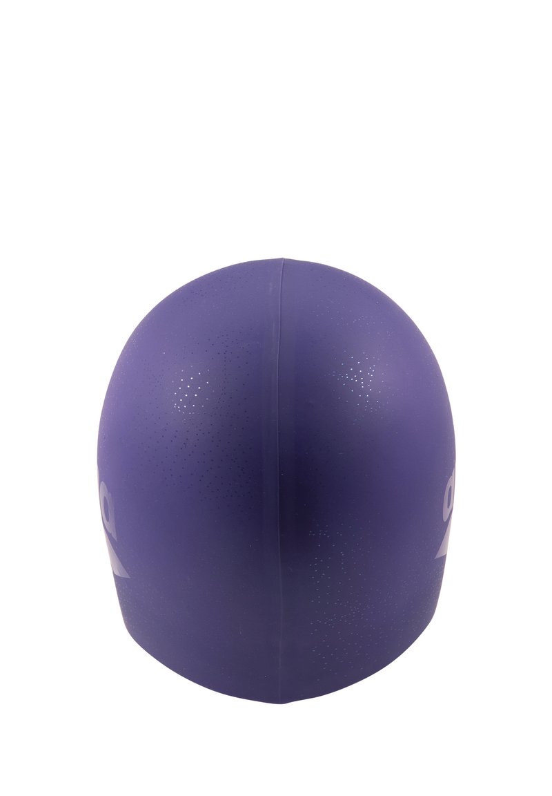Violetti uima-hattu, jossa on sileä mattapinta, pyöreä muoto ja pienet ilmanvaihtoreiät. Yhdellä sivulla on brändäys.