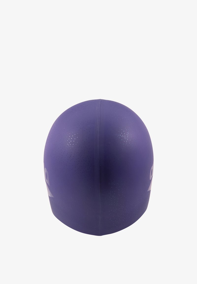 Paarse zwemmuts met een soepele matte textuur, afgeronde vorm en kleine ventilatiegaten. Bevat branding aan één zijde.