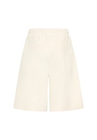 Shorts amples de couleur crème avec ceinture élastique et deux poches arrière, présentés de dos sur un fond blanc.