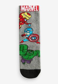 Calcetines grises con superhéroes de Marvel: Iron Man en rojo, Capitán América en azul y Hulk en verde. Secciones de punta y talón en negro.