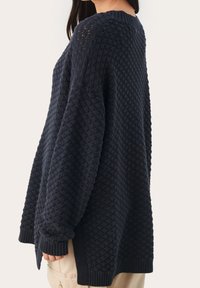 Part Two Sweter