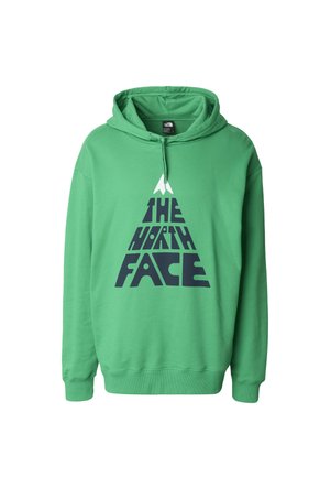Grøn hættetrøje med "The North Face" logo i blokbogstaver, der danner en trekant på forsiden, med en hvid bjergtopdetalje.