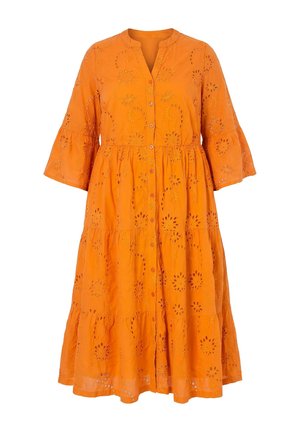 Vestido naranja hasta la rodilla con botones en la parte delantera, mangas campana tres cuartos y un patrón bordado de ojales florales por todo el vestido.