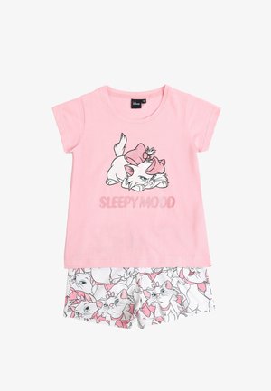 Top rosa de manga corta con un gato blanco que lleva un lazo rosa y el texto "Estado de sueño", combinado con pantalones cortos blancos estampados con el mismo gato.