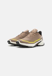 Salomon ALPHACROSS 5 - Chaussures de running - caribou/canteen/sulphur spring