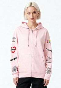 Felpa con cappuccio rosa con zip, maniche lunghe e varie stampe di grafica e testo. Il tessuto è morbido, con una tasca frontale spaziosa e cappuccio con coulisse.