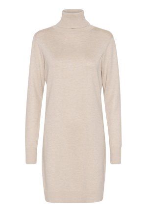 Beżowa sukienka swetrowa z golfem, dzianinowy materiał, długie rękawy, ściągacze na mankietach i u dołu, prosta sylwetka, minimalistyczny design.