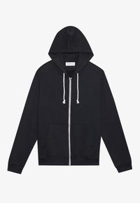 Sudadera negra con cremallera y bolsillo frontal tipo canguro, con cordones blancos y tejido texturizado. Tiene una capucha forrada y puños acanalados.