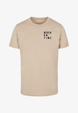 NEVER ON TIME TEE - Nyomott mintás póló - sand