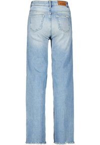 Světle modré džíny s rovnými nohavicemi, se třepeným lemem, dvěma zadními kapsami a hnědou koženou nášivkou na pase.