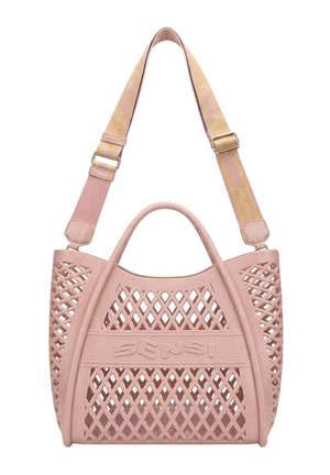 Borsa tote rosa con ritagli a forma di diamante, ampia tracolla regolabile e "SENSI" impresso sul pannello anteriore.