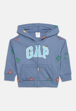 Plava dječja majica s patentnim zatvaračem i veselim printom robota u boji, s velikim svijetloplavim natpisom "GAP" na prsima, s prednjim džepovima i kapuljačom.