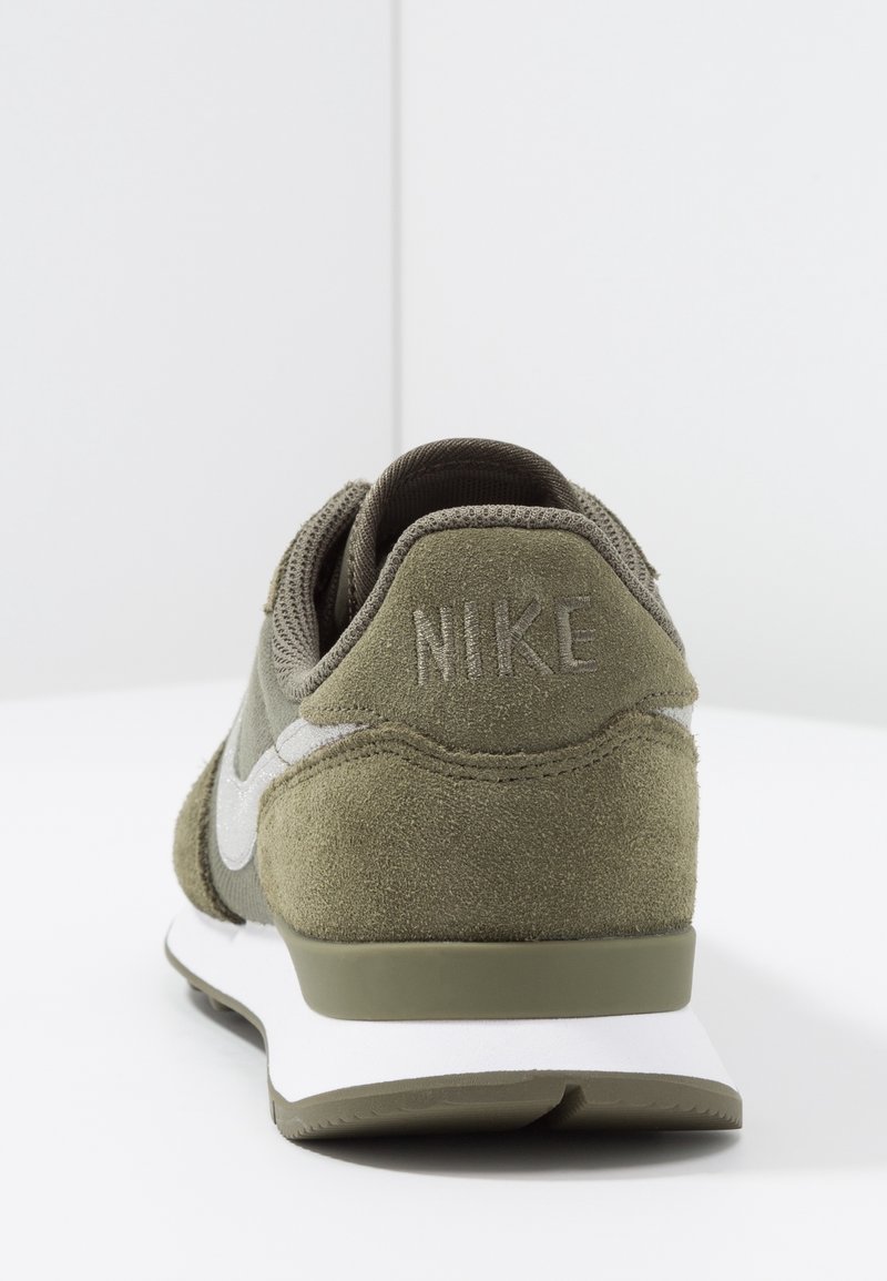 Nike Sportswear Baskets basses olive (Seconde main) ZALANDO