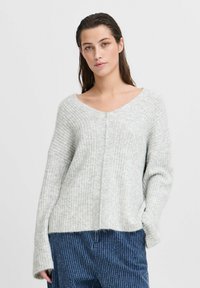 Helles graues geripptes Sweatshirt mit V-Ausschnitt, langen Ärmeln und lockerer Passform. Verfügt über einen strukturierten Stoff und einen geraden Saum.