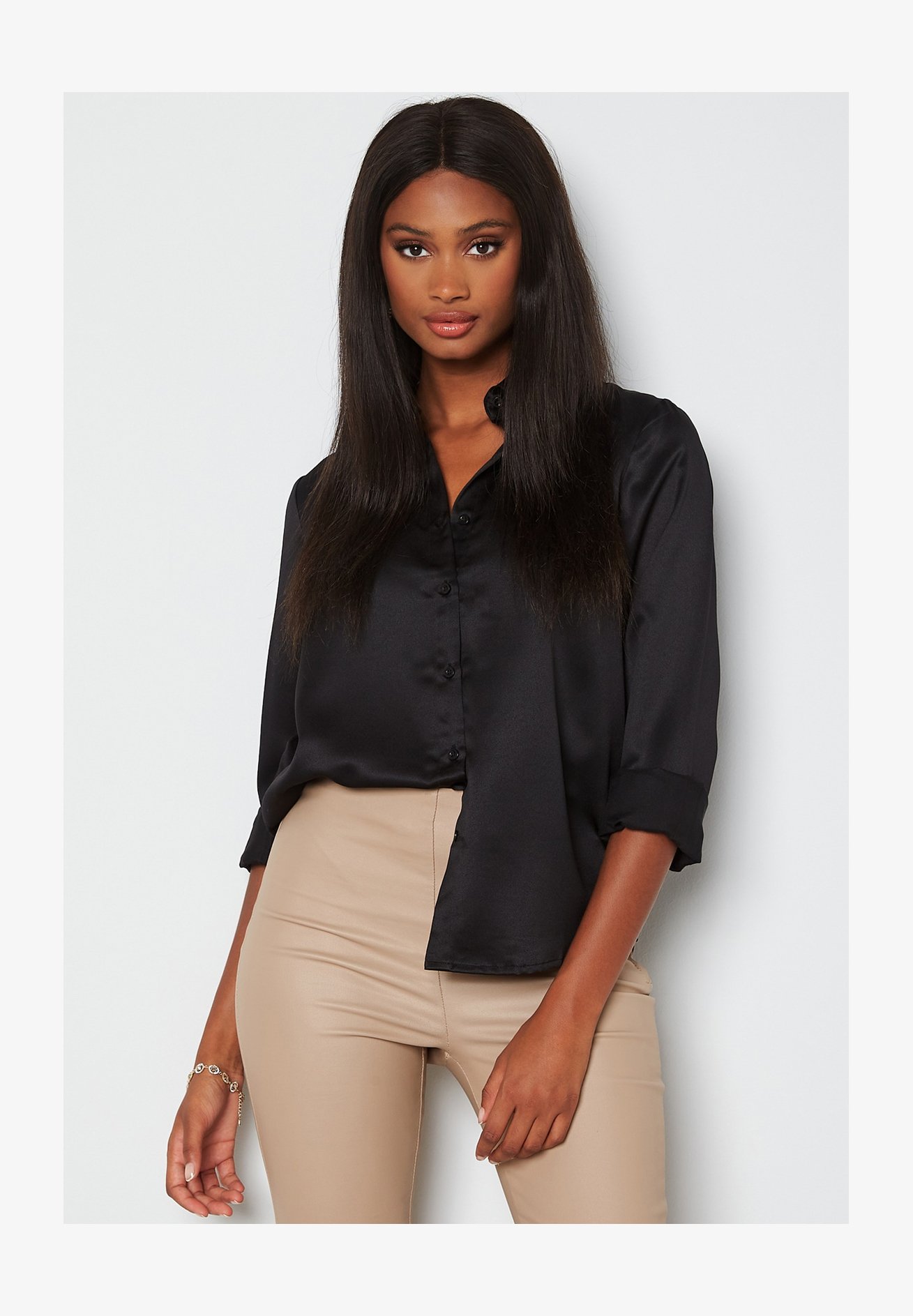 PIECES Camicia Donna In Raso Satinato, Maniche Corte E Taglio Corto
