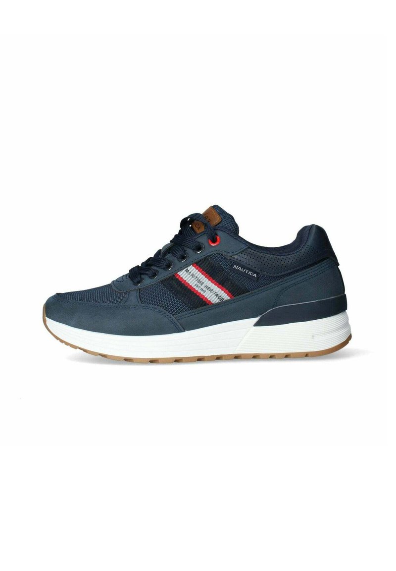 Sneaker navy in materiali mesh e suede, con intersuola bianca, suola in gomma, strisce rosse e navy, e dettaglio in pelle marrone sulla linguetta.
