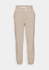 RIVAL TERRY JOGGER  - Verryttelyhousut - solid timberwolf taupe/white