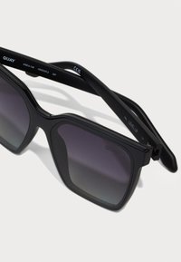 QUAY AUSTRALIA LEVEL UP - Ochelari de soare - black