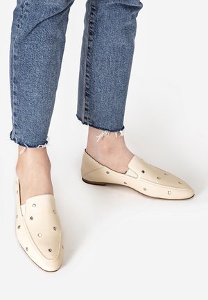 Loafers - beige