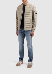 Pure Path REGULAR FIT PADDED  - Bomberjacks - sand