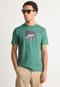 BOSS T-shirts med print - open green
