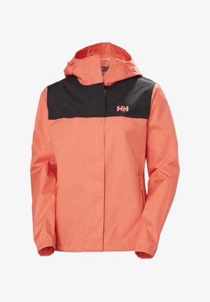 Chaqueta impermeable en color coral con un panel superior negro, que cuenta con una capucha ajustable, puños elásticos y bolsillos laterales con cremallera.