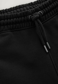 Unselected, black