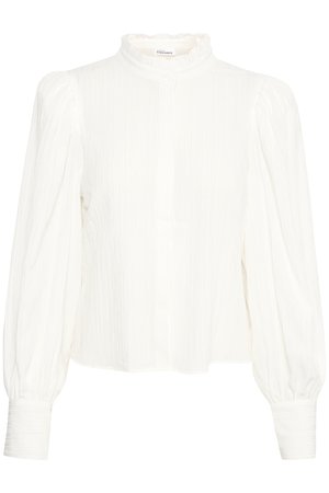 Witte blouse met lange mouwen van een textuurrijke, gekreukte stof. Beschikt over een hoge, gerimpelde kraag en een knoopsluiting. Brede, opgeblazen mouwen en manchetten.