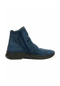 Botines de ante azul marino con punta redondeada y cremallera lateral. Presentan una suela de goma negra con un ligero tacón para mayor comodidad.