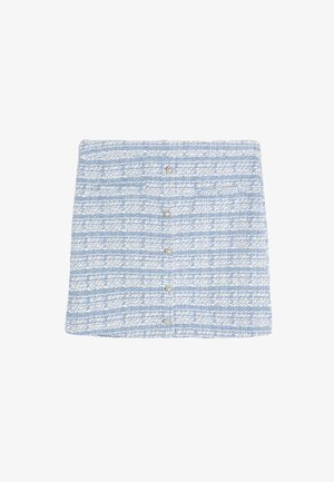 Jupe à carreaux bleus et blancs avec des rayures horizontales, composée d'un tissu texturé et dotée de cinq boutons sur le devant avec un matériel en argent.