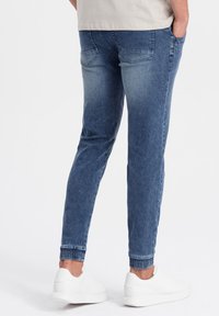 Ombre JOGGER - Džíny Slim Fit - light blue