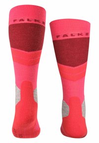 Calze al ginocchio rosa e rosse con motivi geometrici; tessuto morbido; punta e tallone rinforzati; nome del marchio 'FALKE' in alto.
