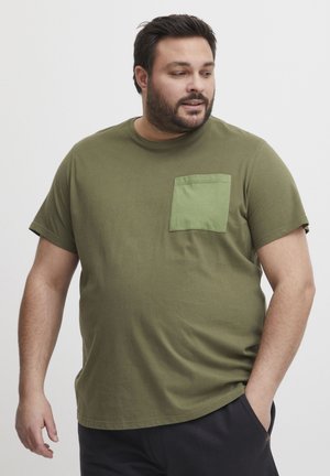 Olive green cotton t-shirt with short sleeves and a chest pocket in a lighter green. The fit is relaxed with a round neckline.
