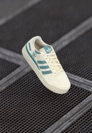 adidas Originals FORUM BOLD STRIPES - Trainers - cream white/powder teal