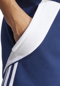 adidas Performance ADIDAS PERFORMANCE TIRO 24 SWEAT SHORTS - Kurze Sporthose - blauweiss