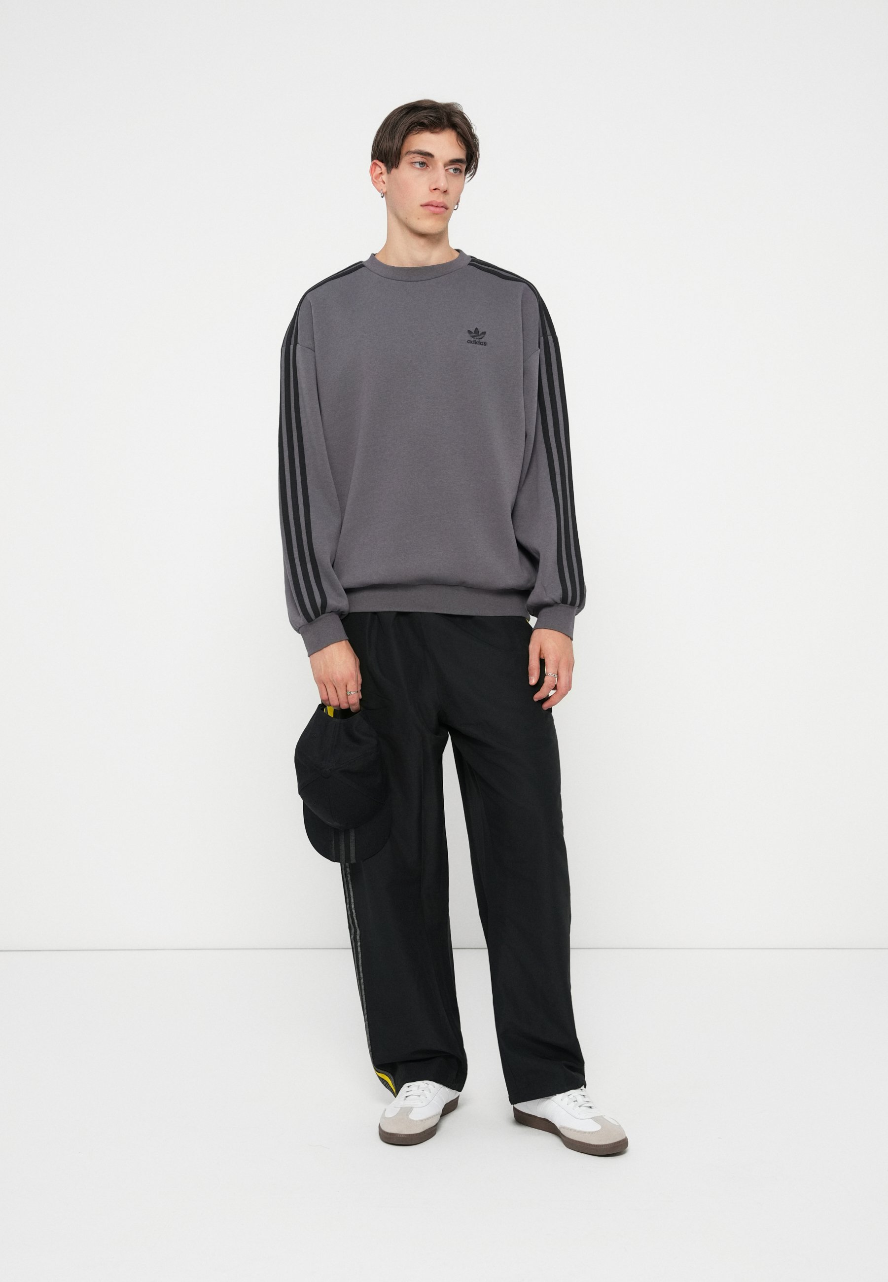 adidas Originals OVERSIZE CREW - Sweatshirt - grey/black/dark grey