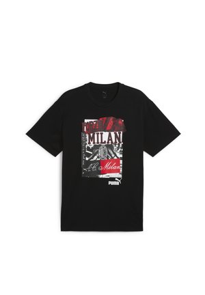 T-shirt nera in cotone, con stampa grafica che riporta "Forza Milan" e il logo dell'A.C. Milan in accenti rossi e bianchi. Maniche corte.