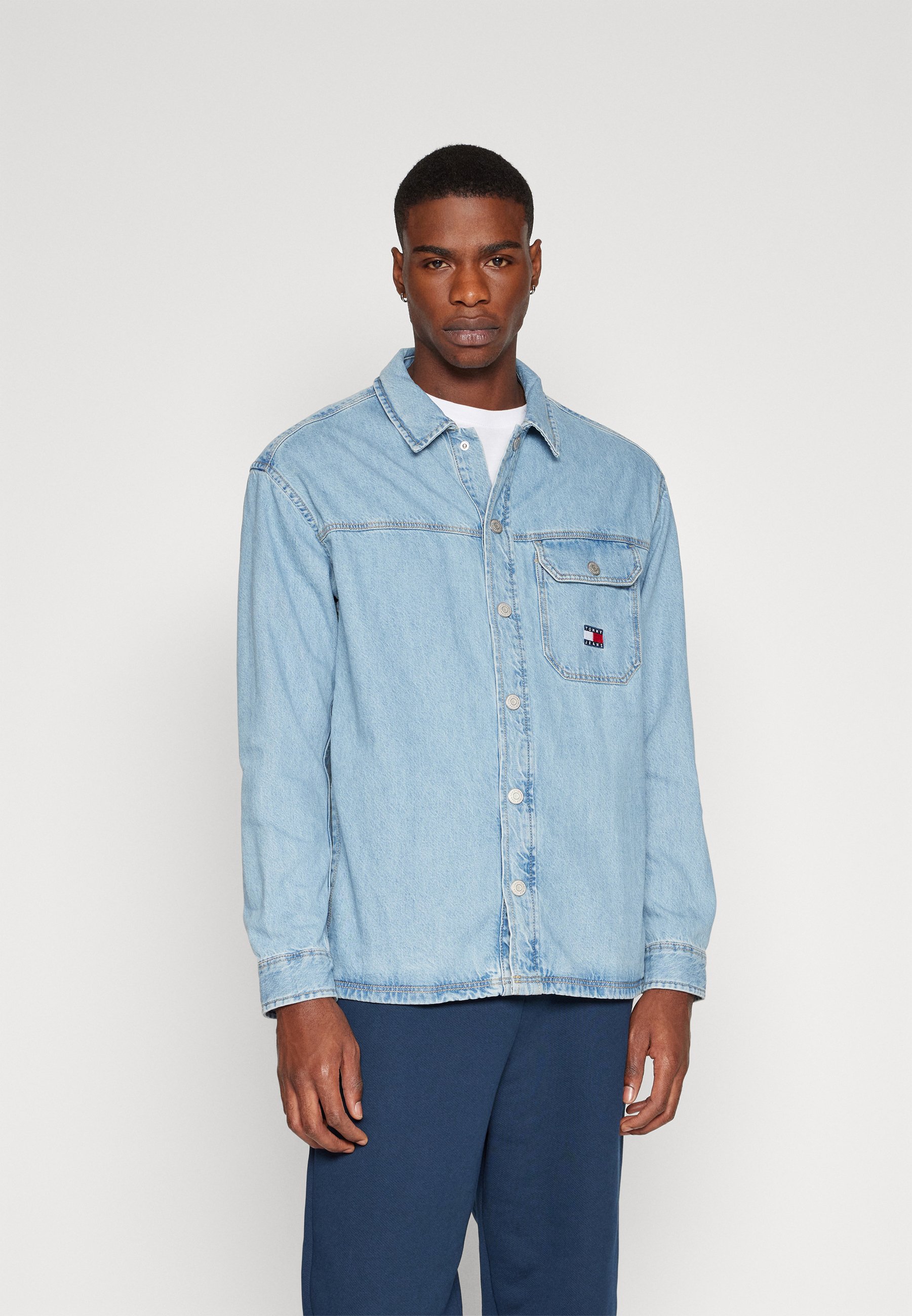 Tommy Jeans ESSENTIAL OVERSHIRT - Denim jacket - indigo/light-blue  