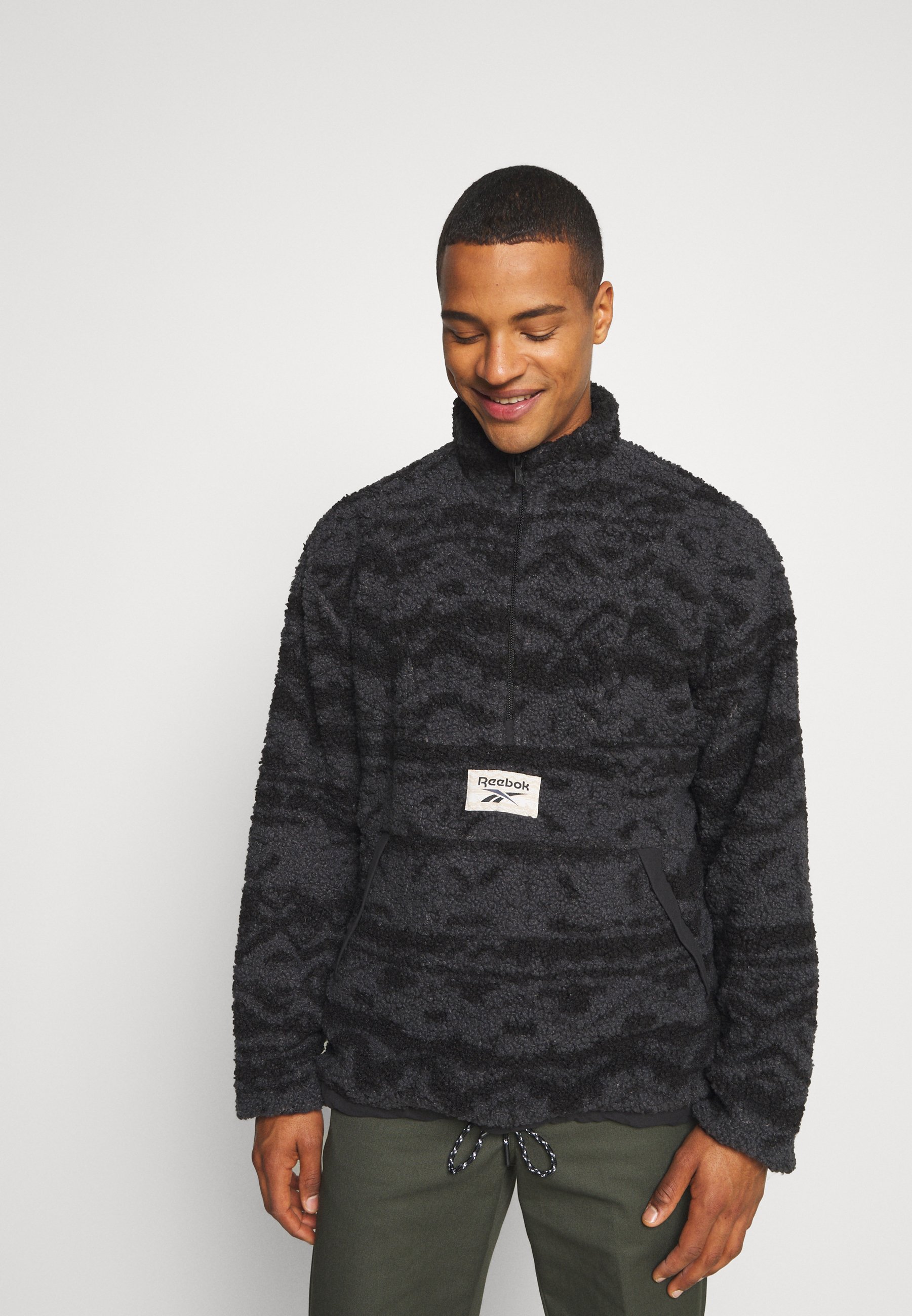 التصوير reebok black jumper 