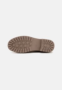 Barbour KIRKTON - Kummikud - putty