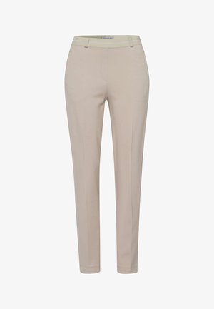 Pantaloni beige su misura con una vestibilità slim, dotati di tasche laterali, una texture liscia e un cinturino leggermente elastico per il comfort.
