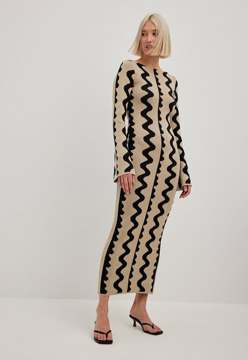 NA-KD MIT WEITEN ÄRMELN - Etui-jurk - black snake