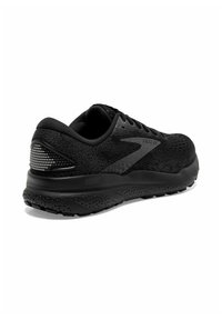 Zapatilla de correr negra con parte superior de malla texturizada, acentos reflectantes y suela acolchada. Presenta un diseño aerodinámico y detalles perforados.