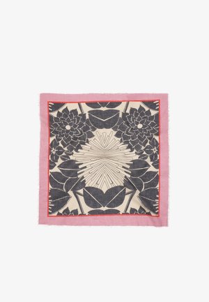 Kwadratowa chusta z czarnymi wzorami kwiatowymi na beżowym tle, obramowana cienką czerwoną linią i szeroką różową ramką z frędzlami na krawędziach.